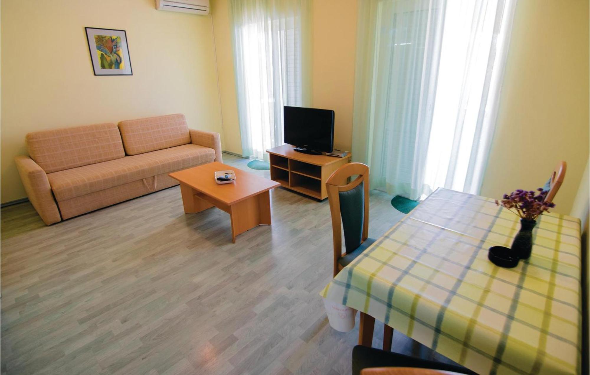2 Bedroom Gorgeous Home In Banjol Buitenkant foto